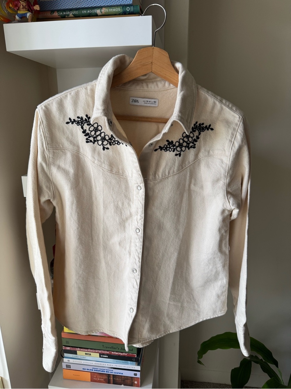 Zara Cream Jacket NEVER USED fit like a XS women